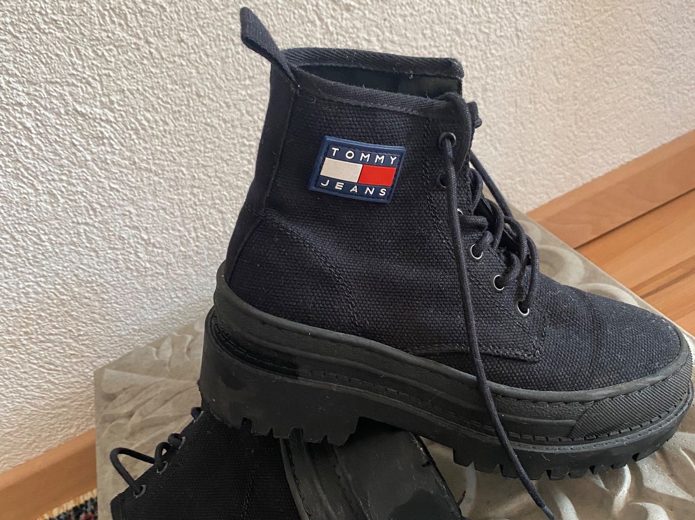 Tommy Hilfiger Scarpe da donna: Tommy Hilfiger Schuhe – Nuovo (secondo la descrizione) da Niederrohrdorf venduto da tyana14