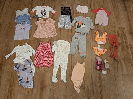 Habits et chaussures pour enfant à vendre taille 80 - 86