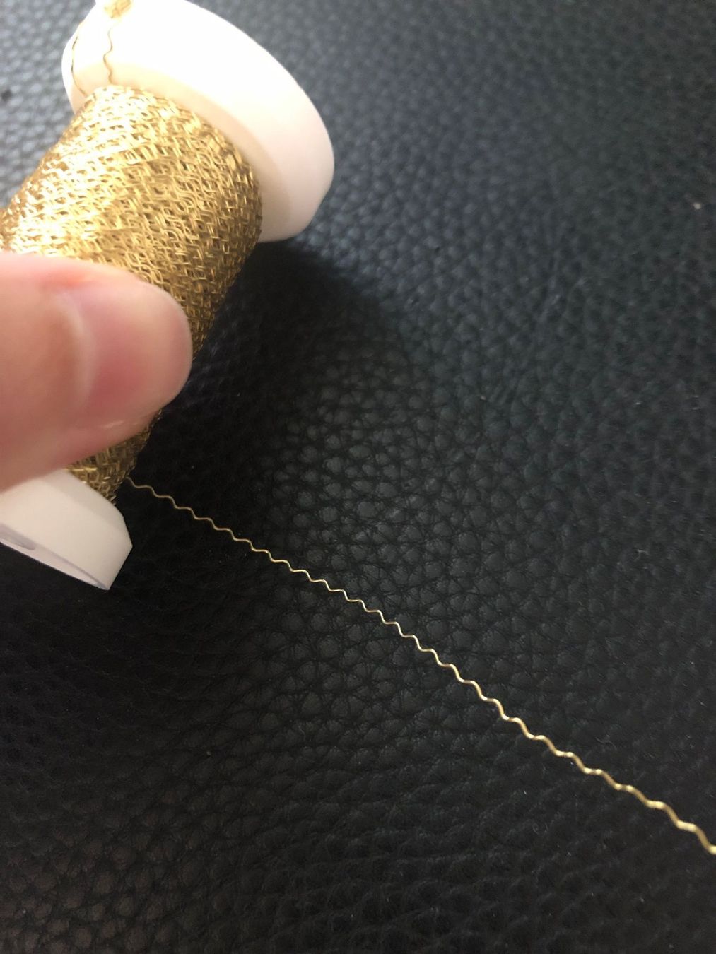 Altro in Bricolage: Effekt-Draht Spule 25g wavy golden – Nuovo (secondo la descrizione) da St-Aubin FR venduto da Tiweety 1