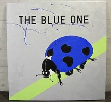 ACRYLBILD "LADYBIRD BLUE" AUF SILBERNEM HINTERGRUND