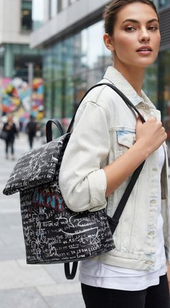 DKNY Graffiti Rucksack schwarz neuwertig