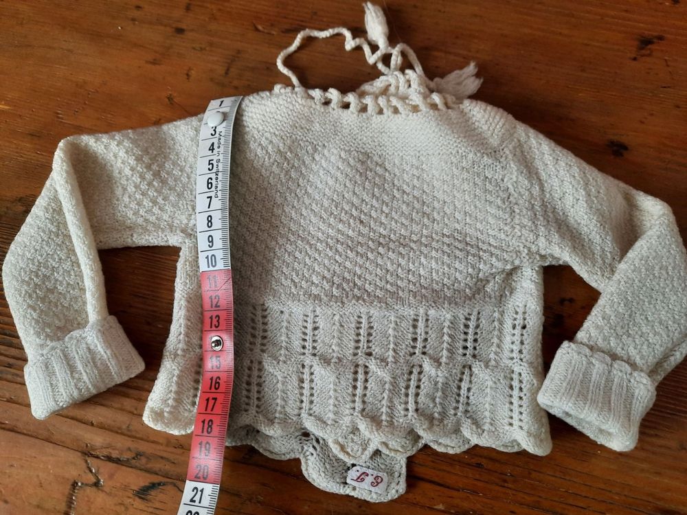 Brassière Ancienne Pour Poupon – Tricotée Main – Pièce Rare