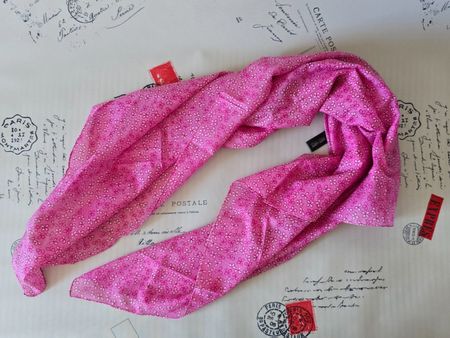 Luftiger Baumwoll-Schal 🧣 Fuchsia mit Blumenmuster