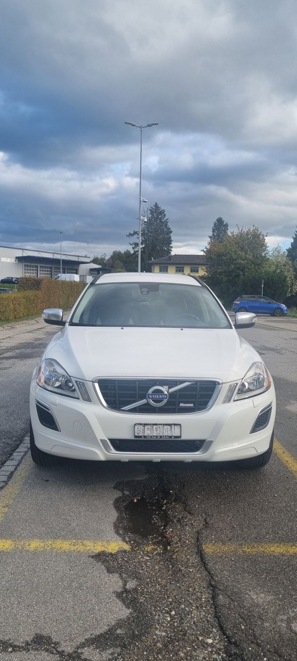 Volvo Automobili: Volvo XC60 D3 R-design AWD – Usato da Cheseaux-sur-Lausanne venduto da 10CHF 1