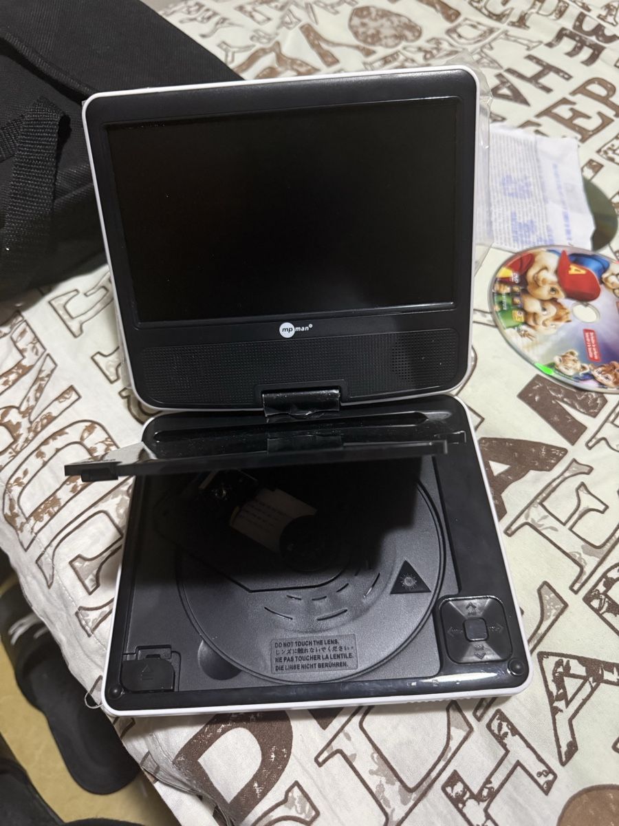Lettore multimediale & Streamer: Lecteur DVD Portable avec accessoires + 3 CD – Nuovo (secondo la descrizione) da Chesières venduto da JMStore 2
