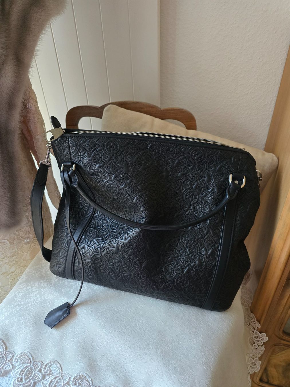 Louis Vuitton Taschen: Louis Vuitton IXIA MM Ledertasche – Gebraucht aus Bottmingen von sandy_2 1