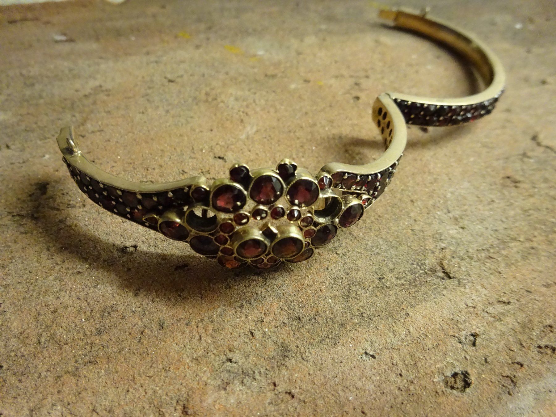 Bracciali & Braccialetti: Antiker Granat Armreif – Usato da Esslingen venduto da FetteSchnecke 8