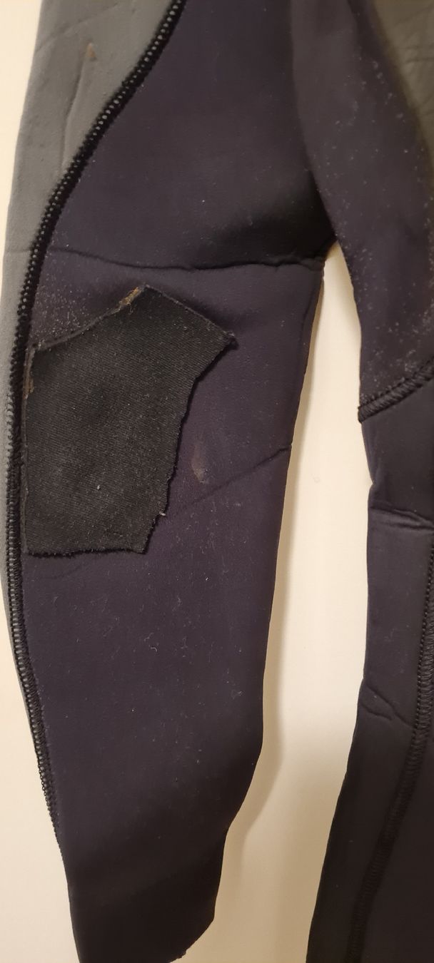 Completi, tute sportive e funzionali: Wetsuit Xcel grey black with defect used condition L.  – Usato da Kloten venduto da waterdude69 2