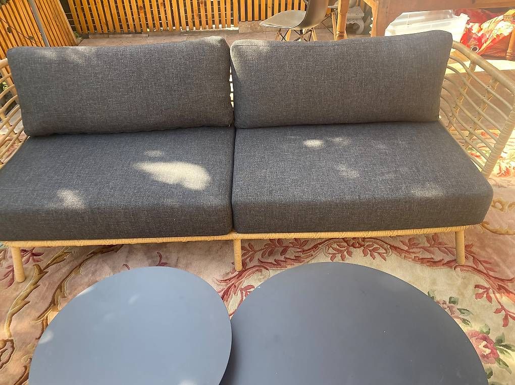 Set di tavolo e panche: Salon de jardin haut de gamme – Usato da Aire-la-Ville venduto da alo_5grh 1