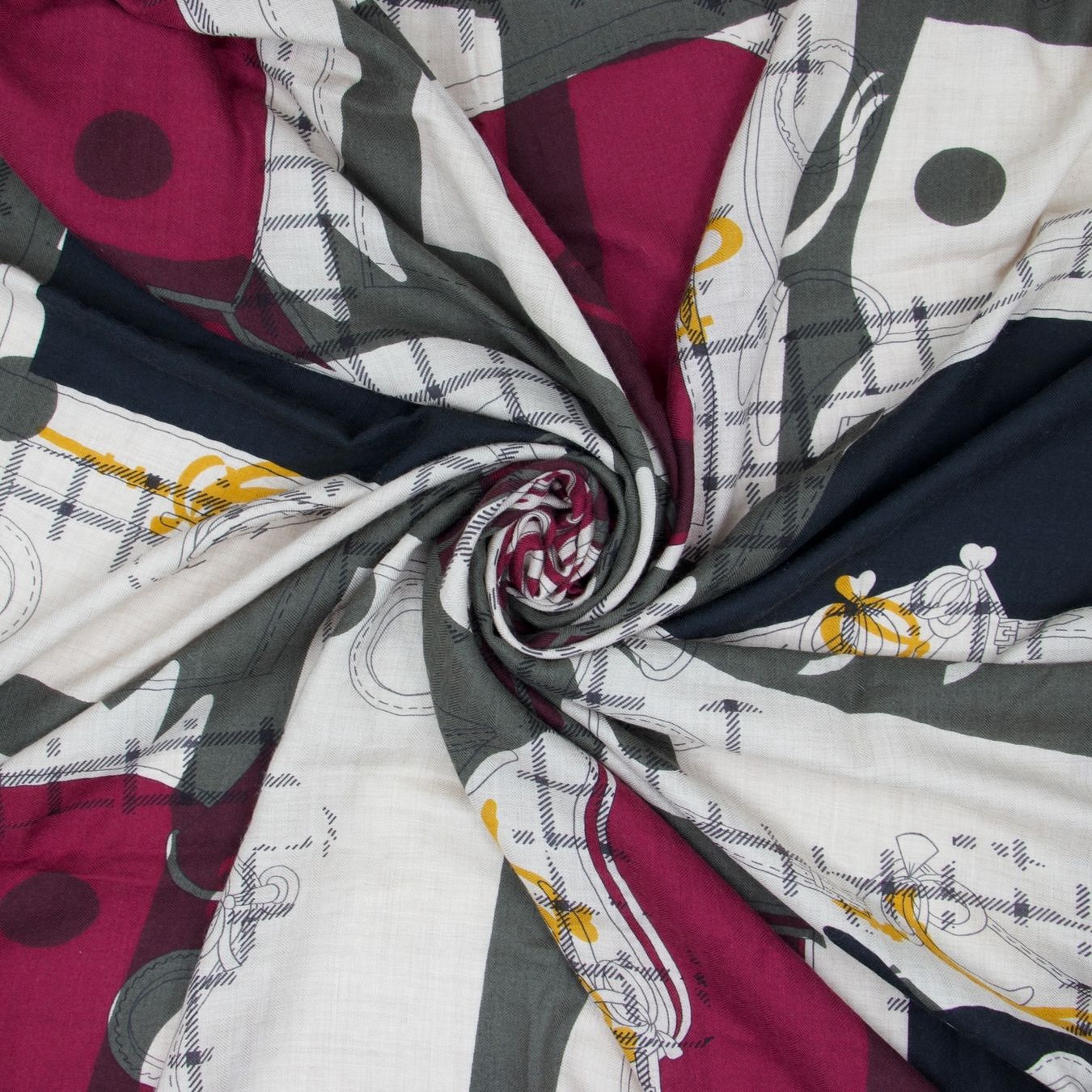 Hermès Foulards, Tücher & Schals: Hermès 140 “Camails” – Gebraucht aus Binningen von Designerlabels 4