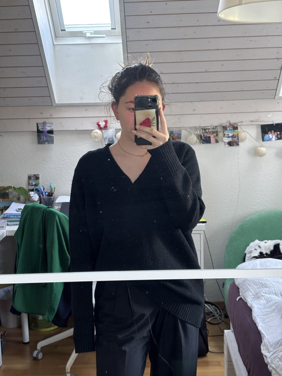 Zara Pulls & Sweat-shirts: Schwarzer Zara Strickpullover mit V-Ausschnitt, Grösse S – Neuf (Voir description) à Ehrendingen par can_n7gv 2