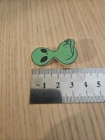 Grünes Alien Ausserirdischer - Pin Badge Anstecker