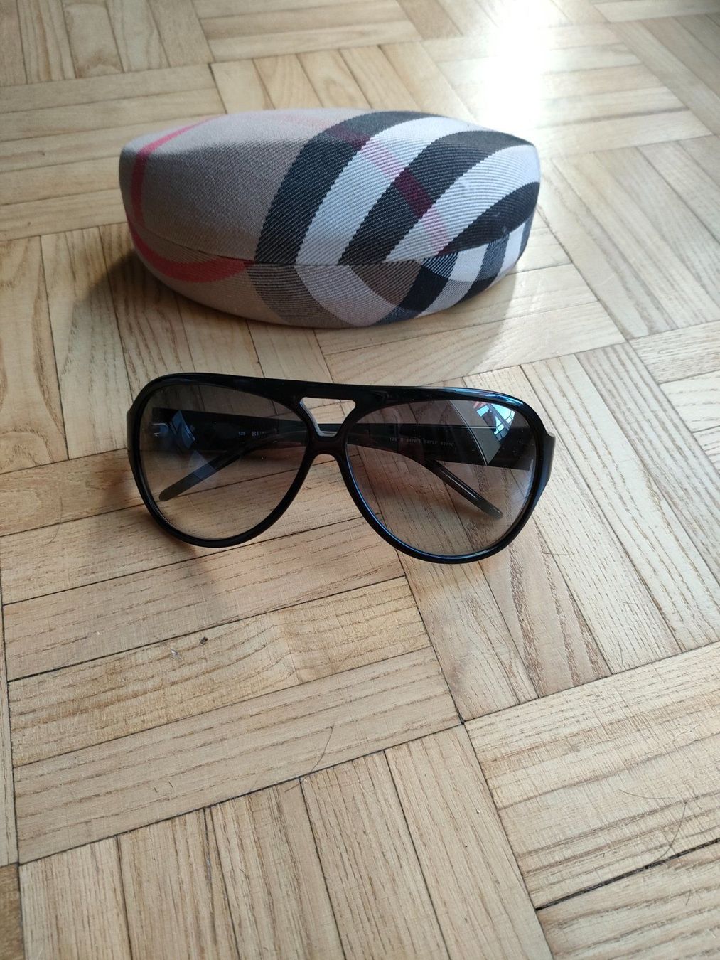 Burberry Occhiali & Lenti: Burberry Sonnenbrille schwarz – Usato da Richterswil venduto da Auric87