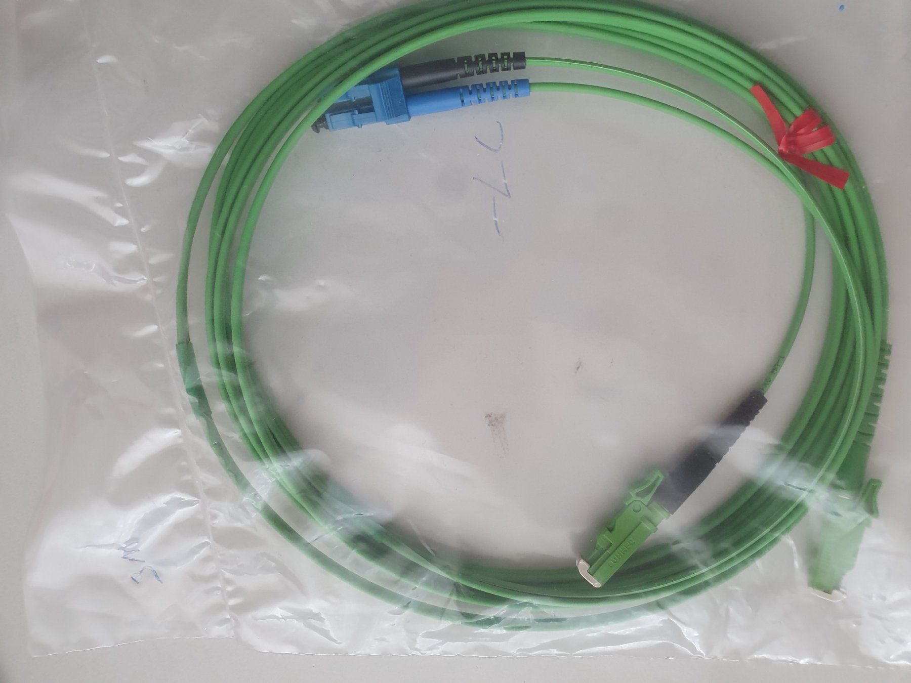 Câbles: LWL Patchkabel Glasfaserkabel 3m E2000  LC Duplex – Neuf avec emballage d'origine à Zürich par Alibaba1234