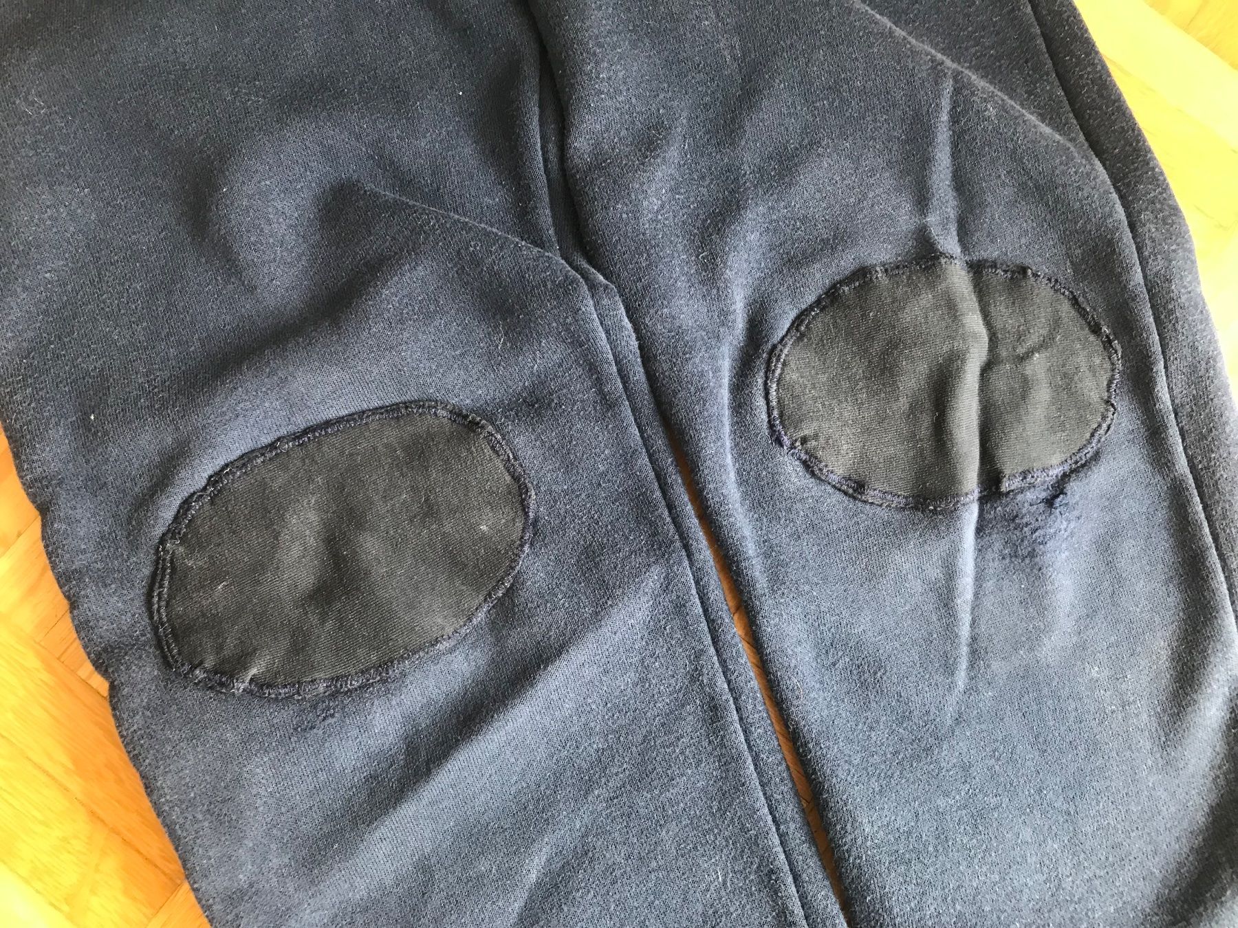H&M Pantaloni: Trainerhose von H&M Grösse 134 – Usato da Emmenbrücke venduto da Hathor123 4