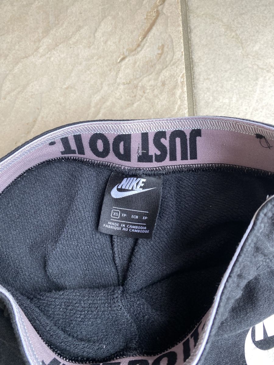 Nike Pantaloni: Nike Jogginghose – Usato da Bolligen venduto da giu_2gf5 1