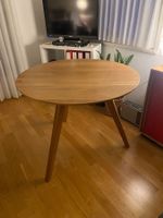 Runder Holztisch