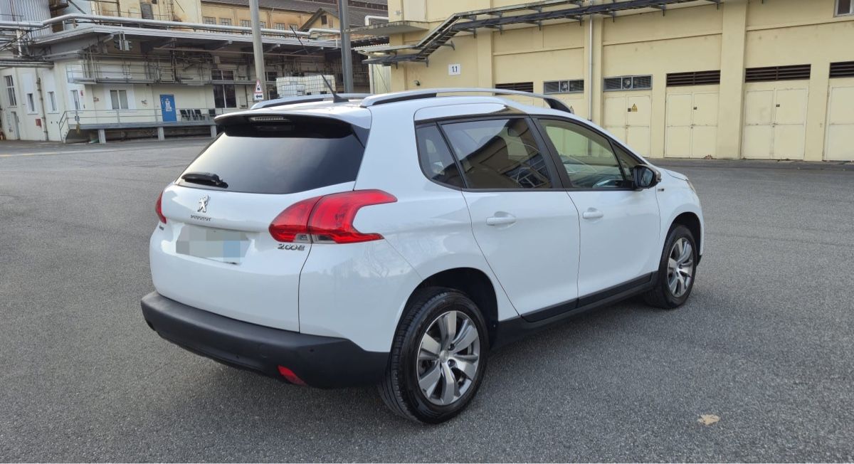 Peugeot Automobili: PEUGEOT 2008 1.2 BENZIN – Usato da Bülach venduto da _milziv 3