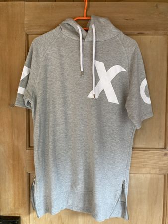 T-Shirt mit Kaputze Gr. M  Neu!
