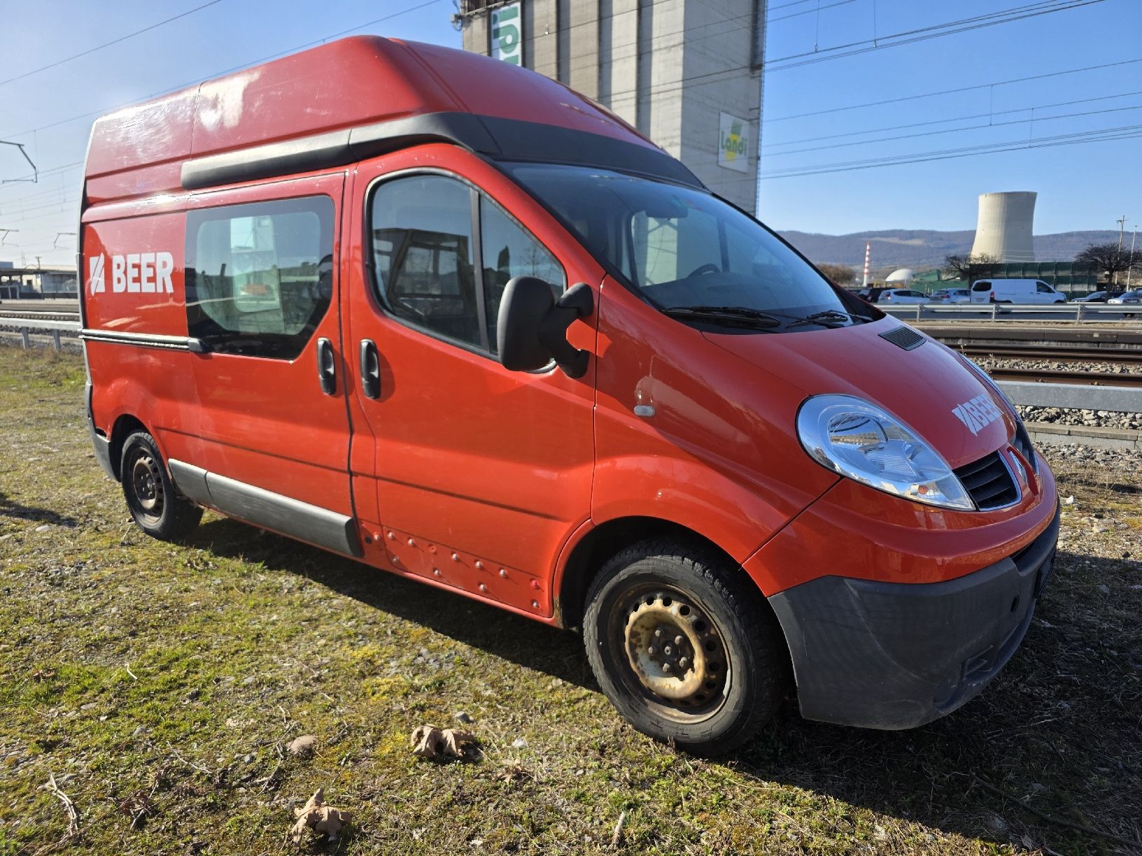 Veicoli commerciali: Renault Trafic 2.0L Diesel – Usato da Dulliken venduto da Sam_Baumaschine 2
