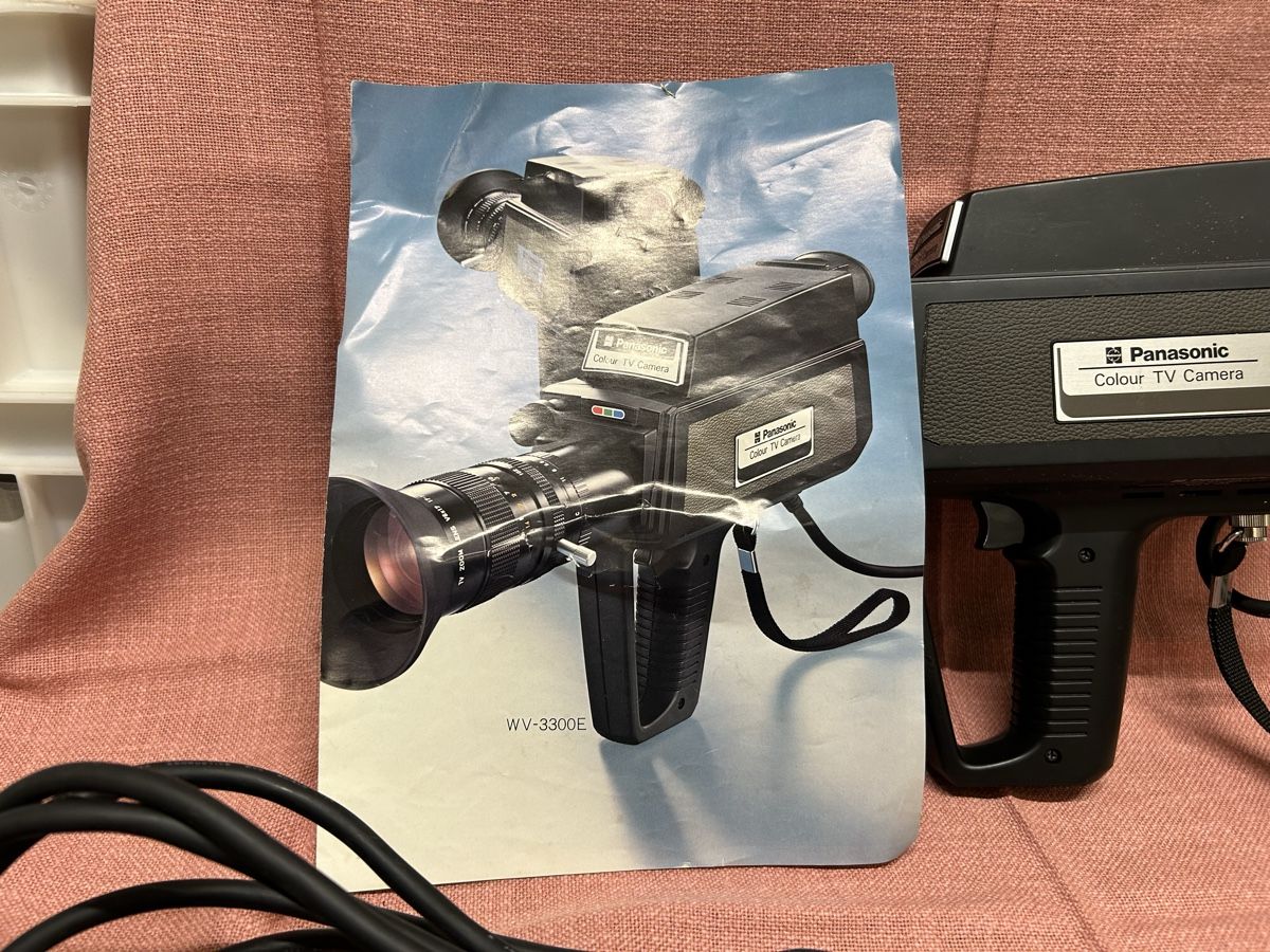 Panasonic Videocamere: TV Farbfilmkamera mit Ton – Usato da Weggis venduto da whz_nfb5 1
