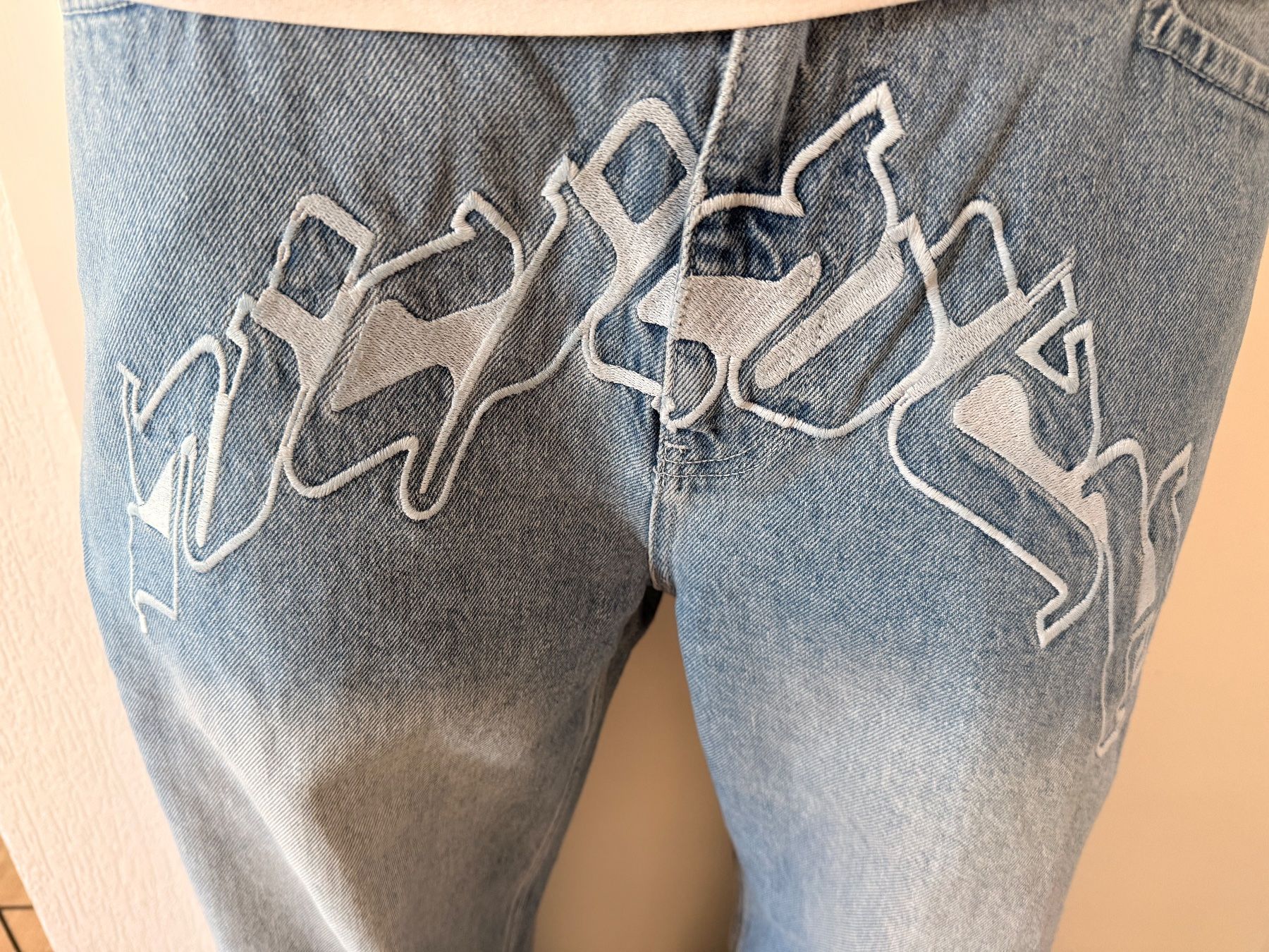 Jeans: Pantalon en jeans Vincinity brodé – Usato da Vich venduto da babou1972