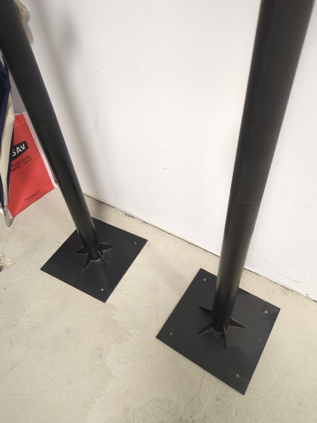 Casse acustiche: Supports d'enceintes robustes – Usato da Gland venduto da Kyostal 1