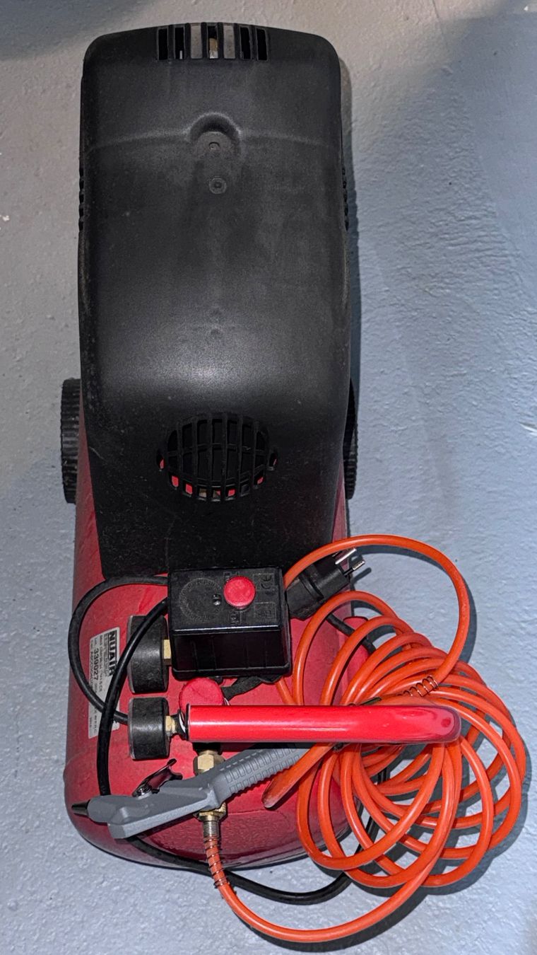 Kompressoren: NuAir Luftkompressor 24L – Defekt aus Unterengstringen von NOISE