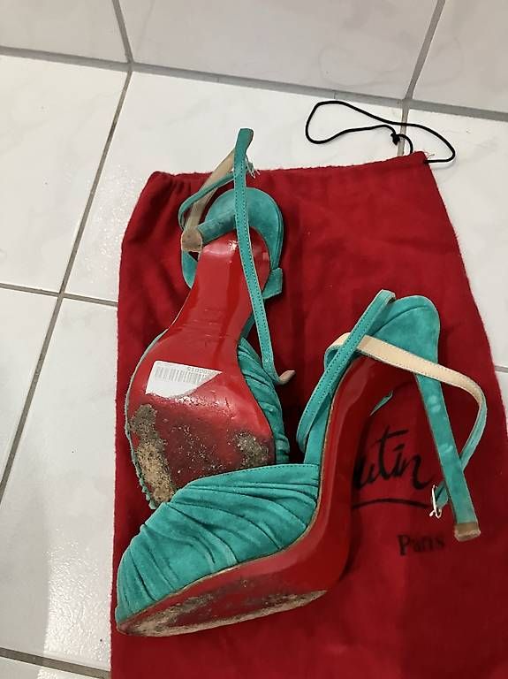 Damenschuhe: Wildleder Louboutin – Gebraucht aus Hettlingen von MissZotti 2