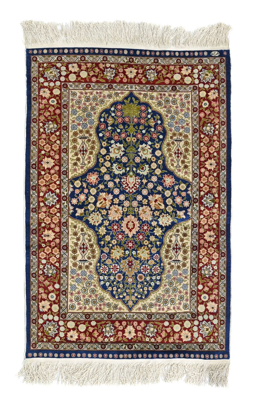 Tappeti: Hereke signed silk carpet, Turkey, 20th c – Usato da Apples venduto da the_7jtf