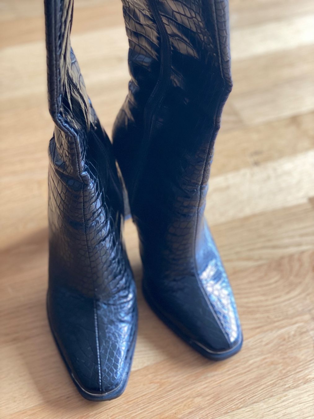 Chaussures femmes: Black Knee High Boots with Block Heel – D'occasion à Zürich par anuccis70 7