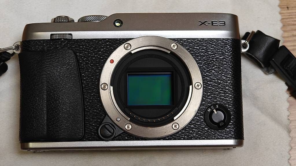 Flash: Fujifilm X-E3 silber, Blitzaufsatz, 2x Akku – Usato da Uster venduto da sim_9shl 1
