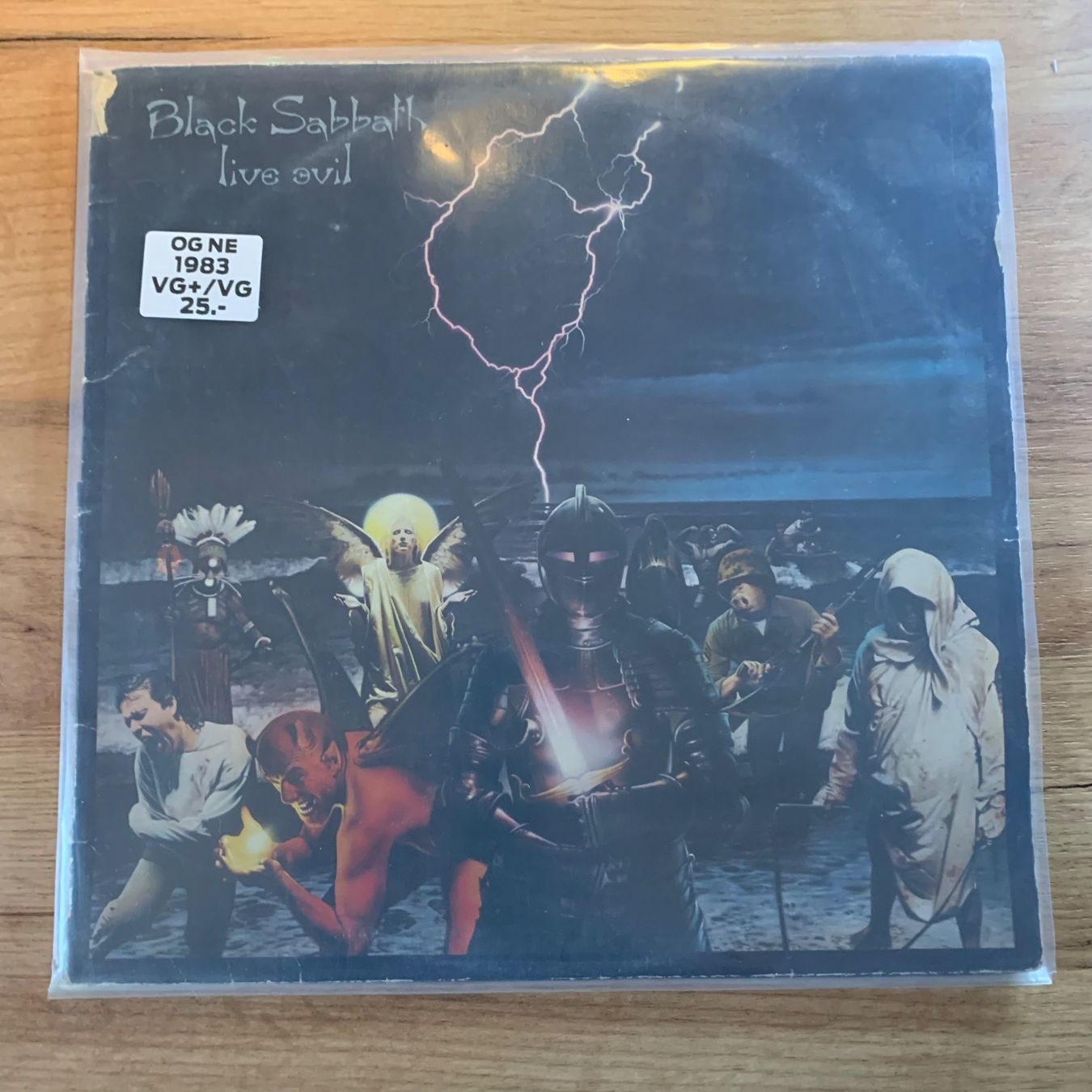 Vinyles: Black Sabbath - Live Evil -OG NL 1983 VG+/VG – D'occasion à Gals par Diskopatshop