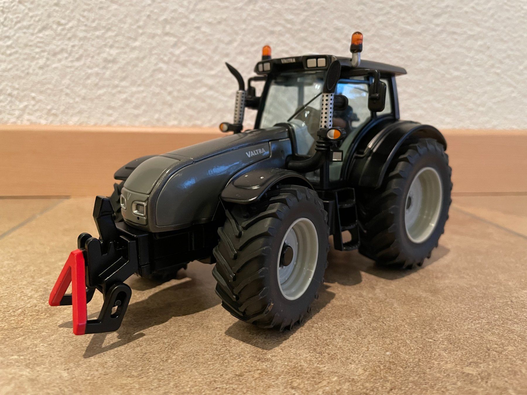 Valtra Tracteurs: SIKU Valtra T161 – Neuf avec emballage d'origine à Kreuzlingen par Stefan1150