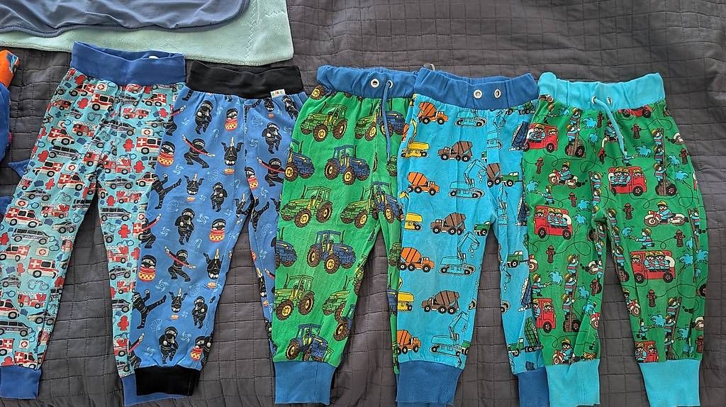 Pantaloni: Dünne, farbenfrohe Sommerhosen Gr 104  – Usato da Gwatt (Thun) venduto da Kata1978