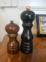 Moulins à poivre Peugeot bois, 2 pièces, bon état