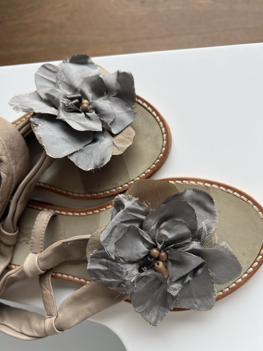 Brunello Cucinelli Scarpe da donna: Brunello Cucinelli Summer Sandals with Flower  36  – Usato da Luzern venduto da TIsabel 3