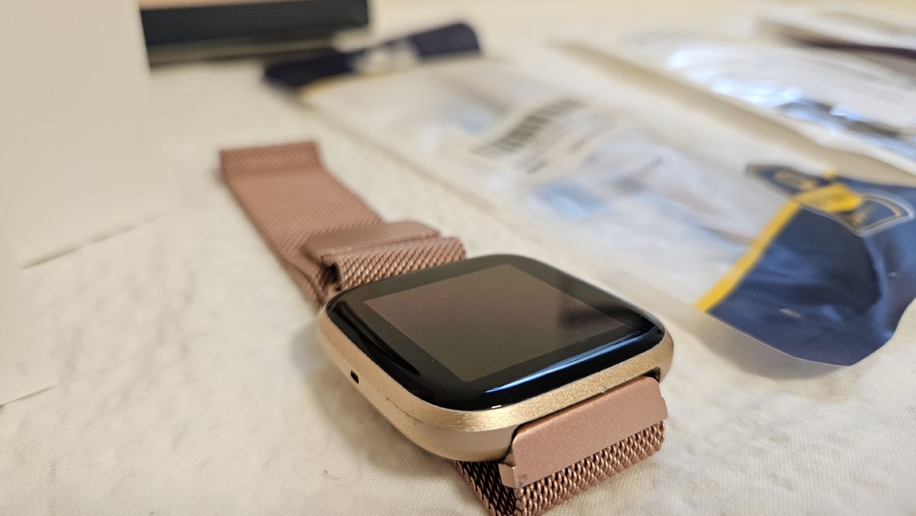 Fitbit Smartwatch: Fitbit Versa 2 Smartwatch mit Zubehör – D'occasion à Schaan par car_wrv2 1