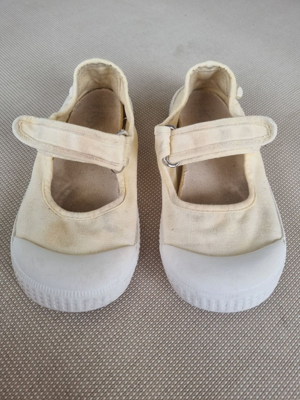 Schuhe für Mädchen: Igor Klettschuhe Gr 27 (28), Baumwolle, hellgelb – Gebraucht aus Bäch SZ von cri_87ts 1