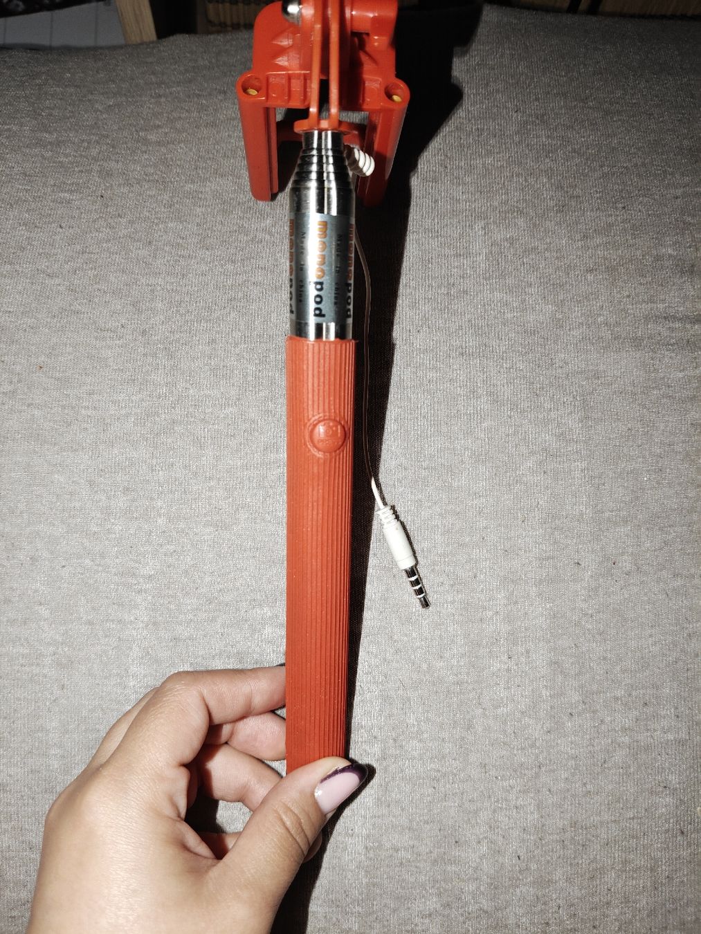 Trépieds & Accessoires: Perche à selfie Monopod rouge avec câble jack  – Neuf (Voir description) à Sion par sar_99sc 2