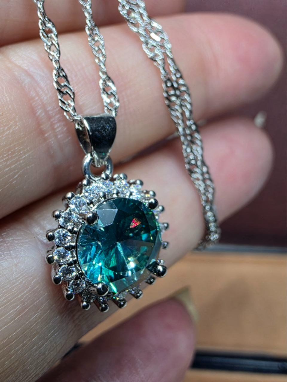 Colliers: Collier argent avec zircons – Neuf avec emballage d'origine à Reconvilier par Tsma67 2