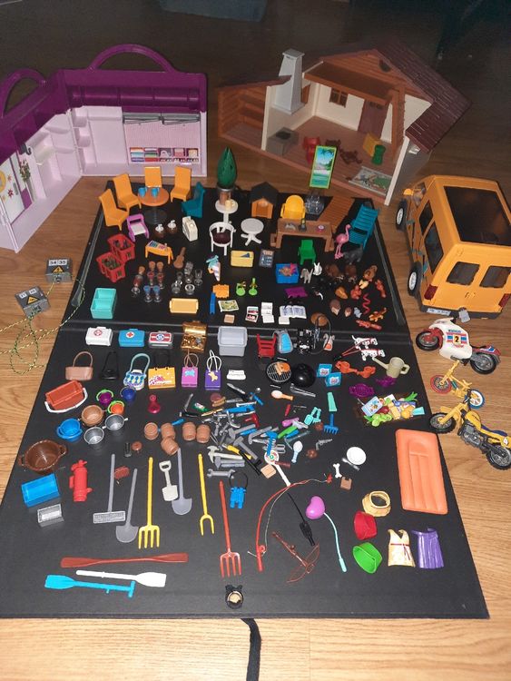 Lot De Figurines Et Accessoires Playmobil D'occasion, Univers Varié