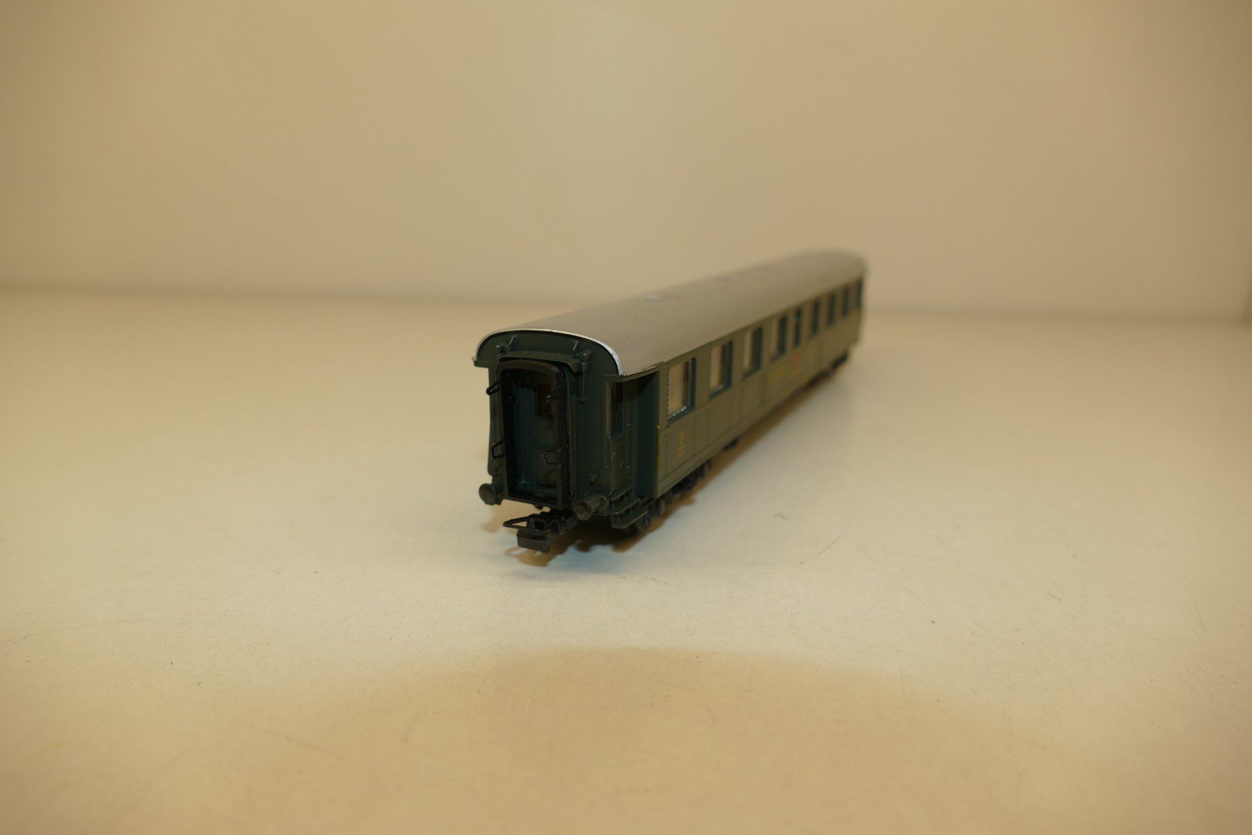Lima Modellini di ferrovie: Lima H0: SBB 2.Kl. Personenwagen Typ B – Usato da Niederhasli venduto da Flash32 1