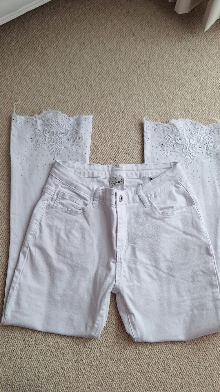 Lotti di vestiti: Weisses Sommer Set, Jeans mit Spitze & Bluse, Gr. 36 – Usato da werdenberg venduto da Nsmilles 1