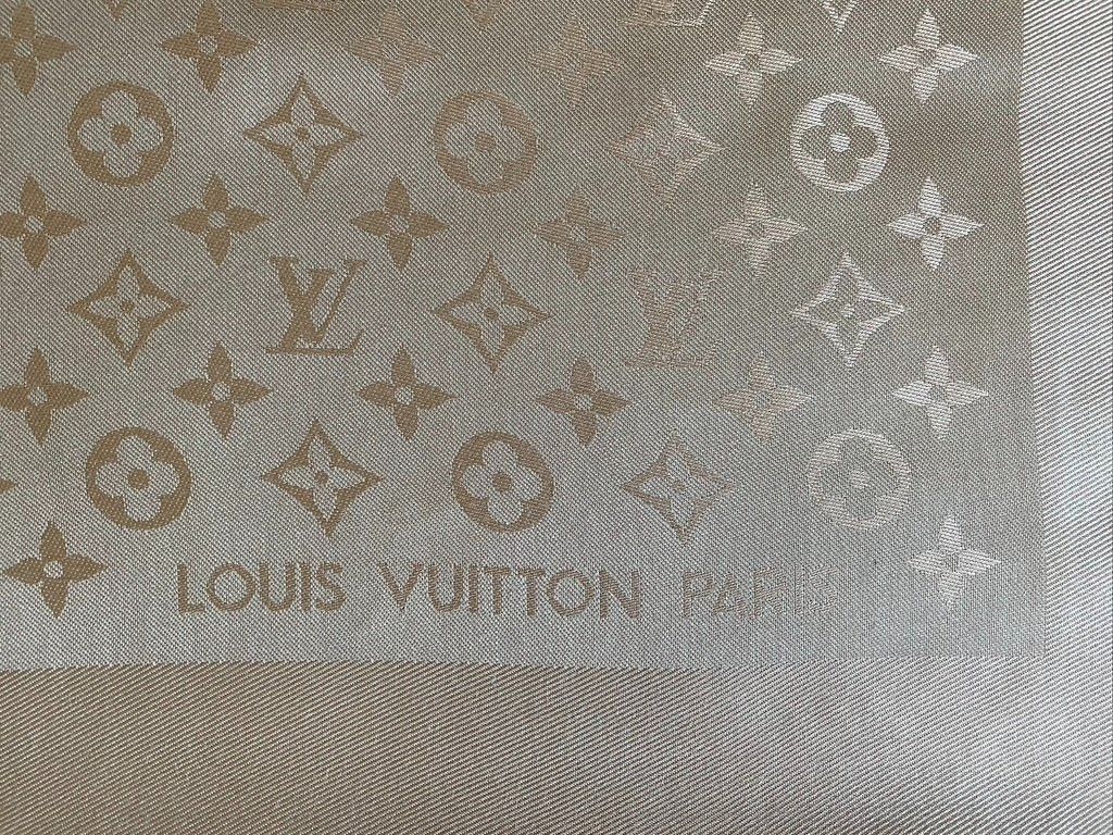 Louis Vuitton Foulard & Sciarpe: Louis Vuitton, Foulard – Usato da Zürich venduto da leo0105