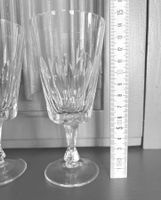 4 verres à vin anciens en cristal taillé à décor palmettes