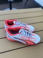 Chaussures de foot Puma blanche et corail taille 35.5 EU