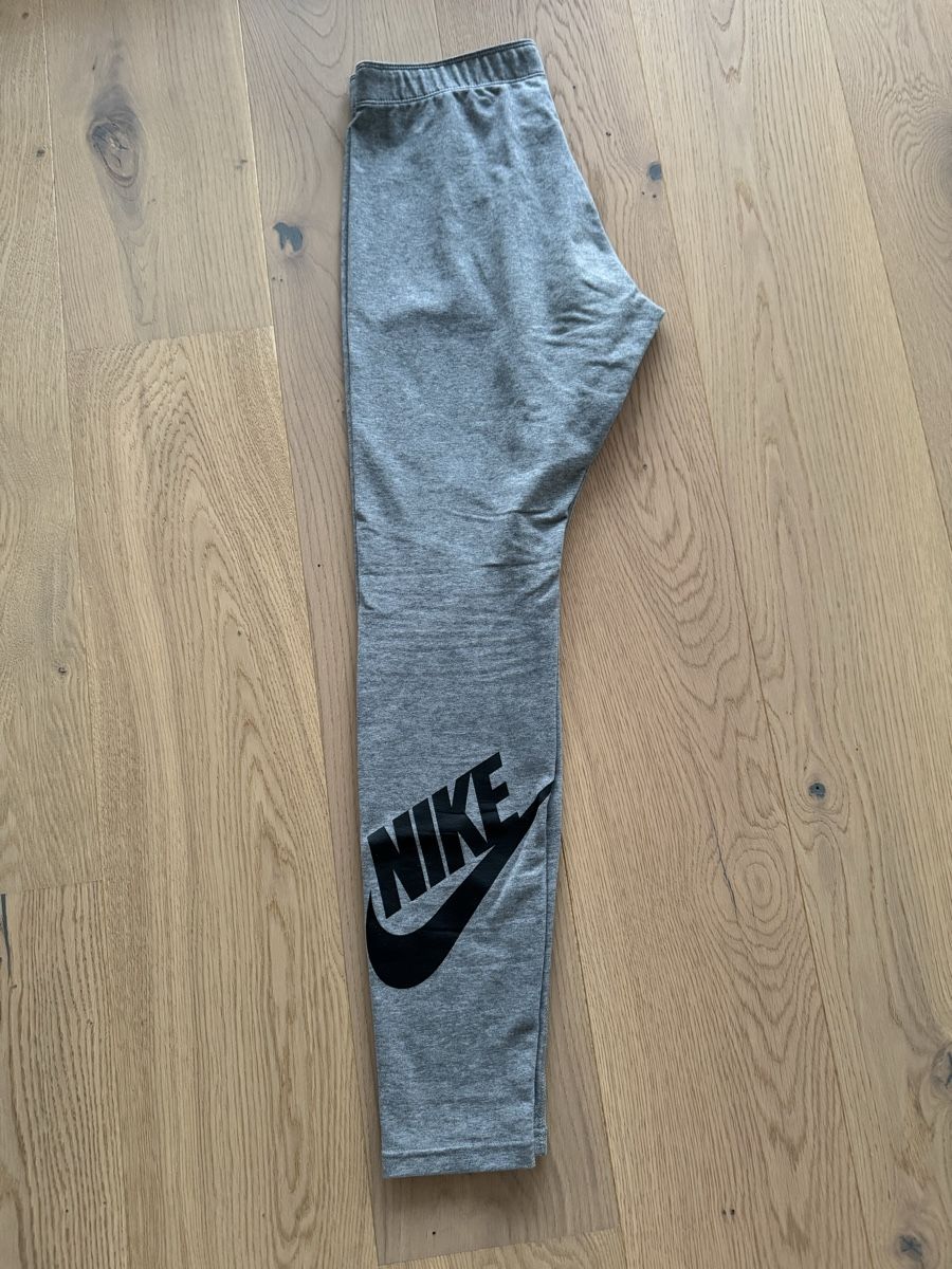 Nike Leggings: Nike Sporthosen Damen Gr. M – Usato da Brunnen venduto da Martina.frei 2