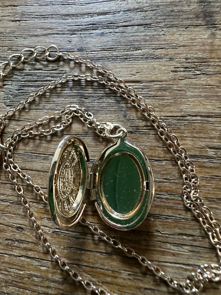 Ciondoli: Goldene Kette mit Amulett – Nuovo (secondo la descrizione) da Trüllikon venduto da angela4444 2
