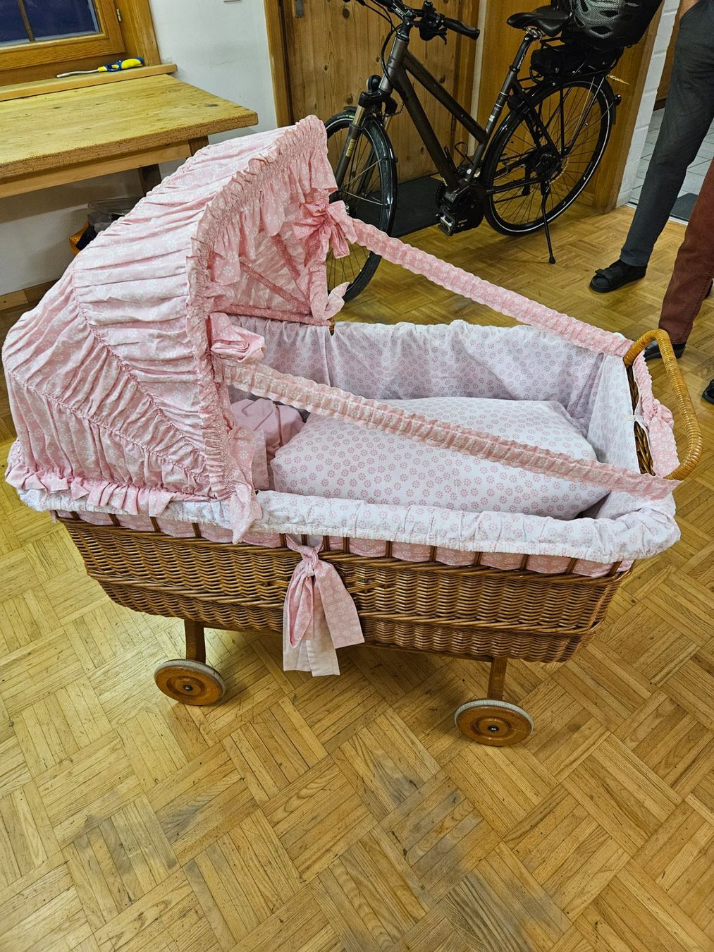 Culle: Antiker Stubenwagen Holz – Usato da Altstätten SG venduto da buechsi01